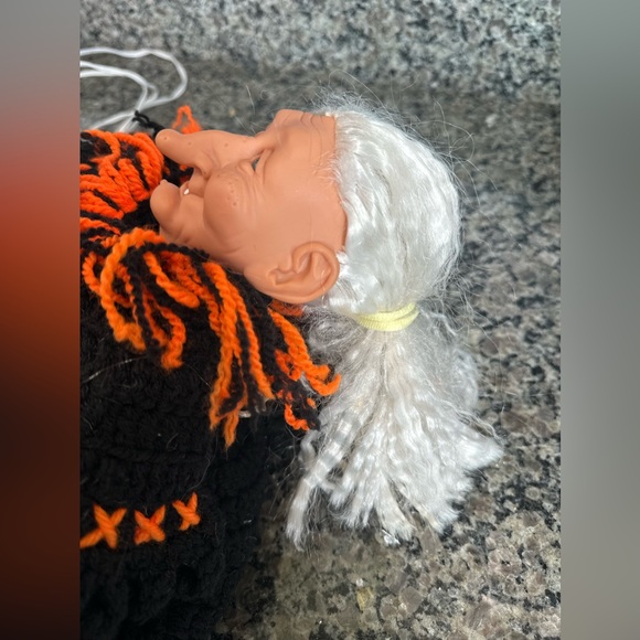 Vintage 1994 Tilda Witch Old Lady Crochet Orange Black Halloween - Picture 10 of 16